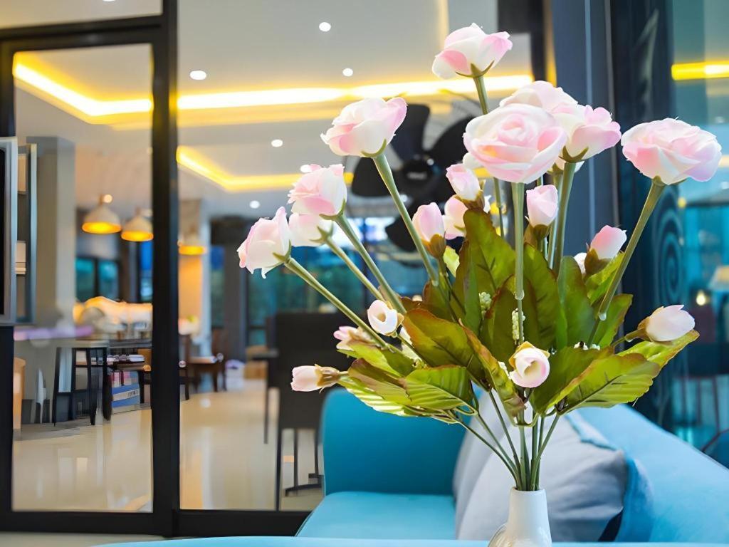 Udtel Boutique Hotel Udonthani Exteriör bild